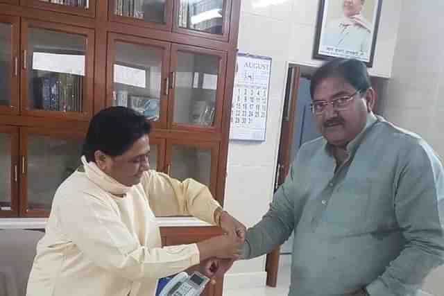 Mayawati tied Rakhi to Chautala in 2018