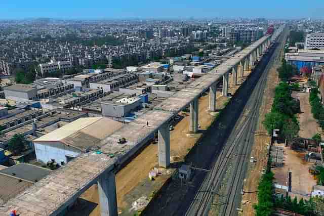 Noise barriers consist of 2-metre high and 1-metre wide concrete panels positioned along both sides of the viaduct. (NHSRCL)