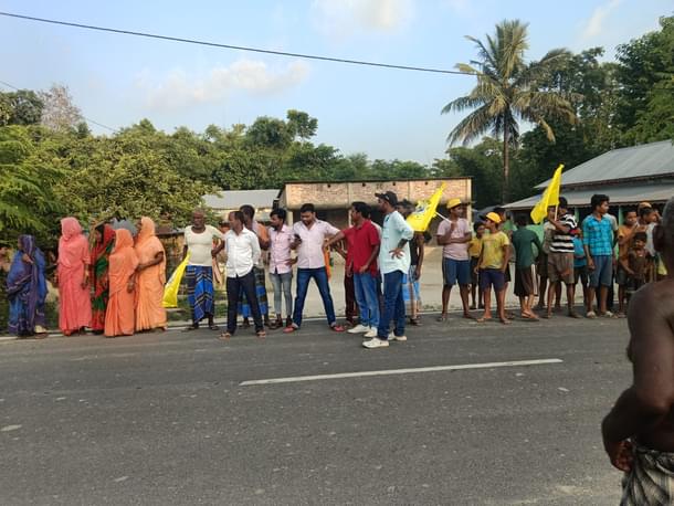 People waiting for Kishor.