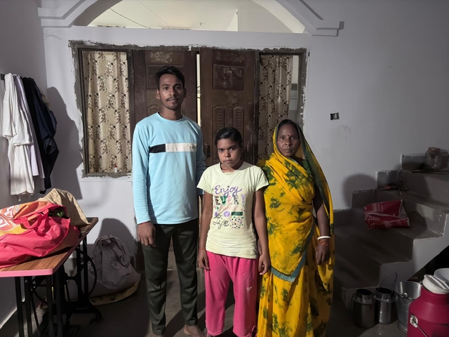 Sushmita (centre) with her brother and mother