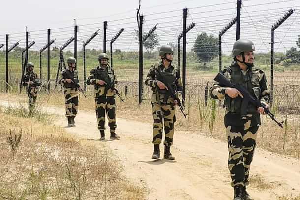 BSF Increases Vigilance on Bangladesh Border Ahead of Republic Day Amid Tensions BSF Increases Vigilance on Bangladesh Border Ahead of Republic Day Amid Tensions