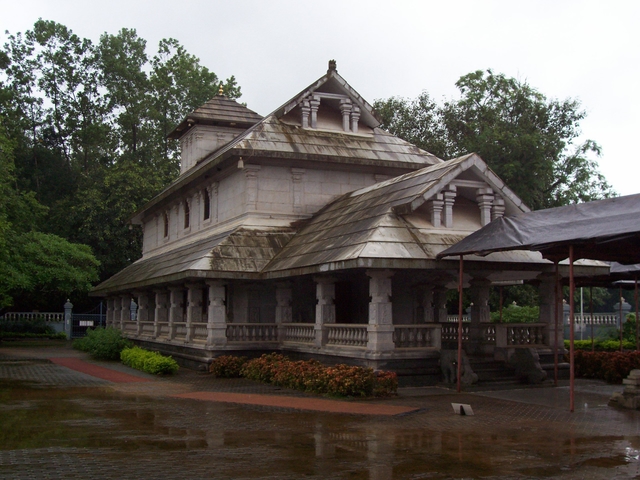 Chandranatha basadi in Dharmasthala (Wikimedia commons)