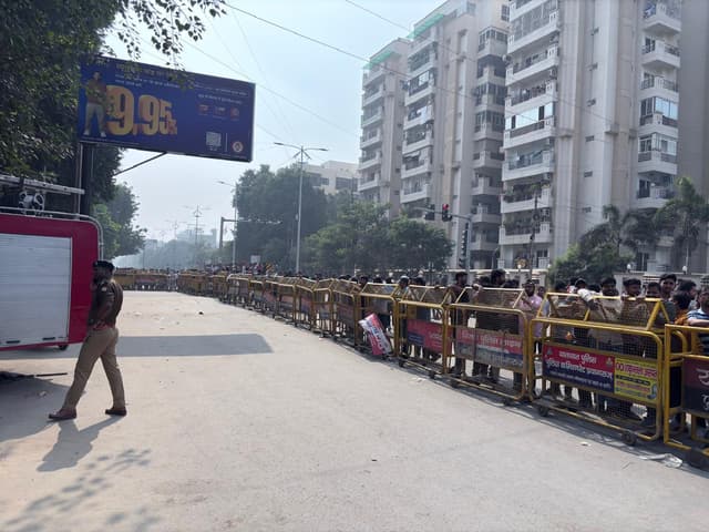Barrication around the UPPSC office.