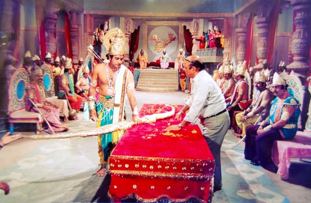 Ramanand Sagar (right) with Arun Govil during the filming of the Sita Swayamvar episode for the 1987 'Ramayan'