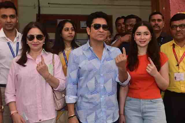 Sachin Tendulkar votes in Mumbai