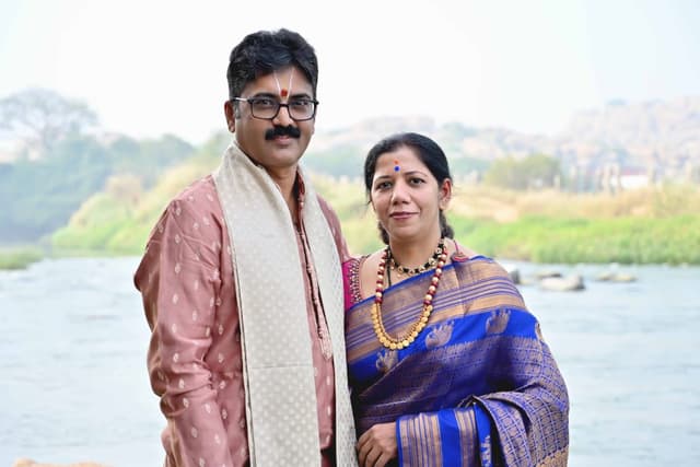 Shri Krishna Deva Raya, a direct descendant of the Aravidu lineage and Smt Rathnashree Raya.