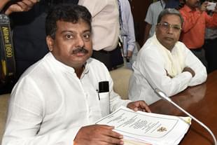 MB Patil, Industries Minister and Siddaramaiah, Chief Minister of Karnataka (Sonu Mehta /Hindustan Times via Getty Images)