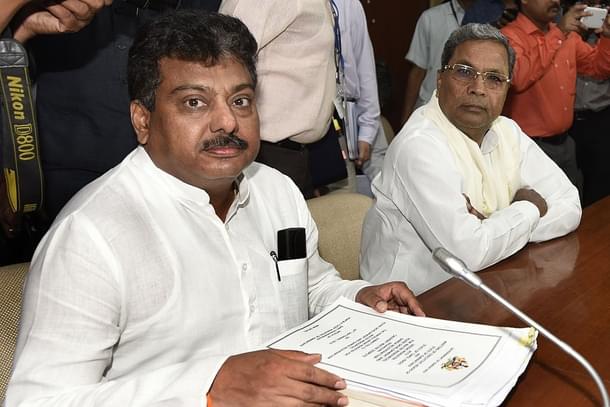 MB Patil, Industries Minister and Siddaramaiah, Chief Minister of Karnataka (Sonu Mehta /Hindustan Times via Getty Images)