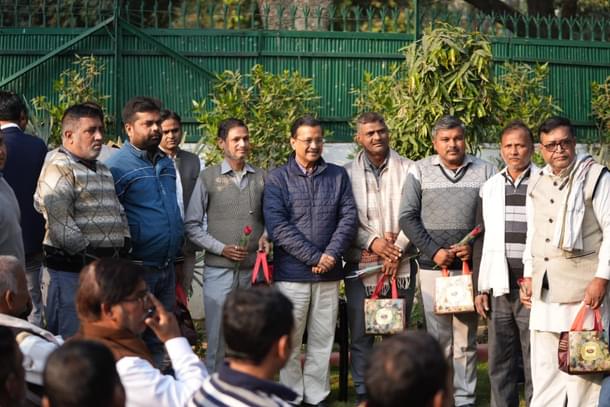Arvind Kejriwal meets auto drivers at his residence