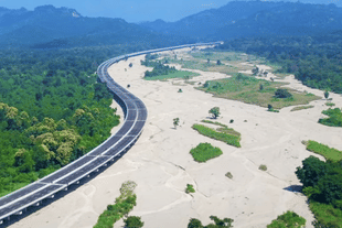 Delhi-Dehradun expressway's elevated corridor (Pic Via RSLive/Youtube)