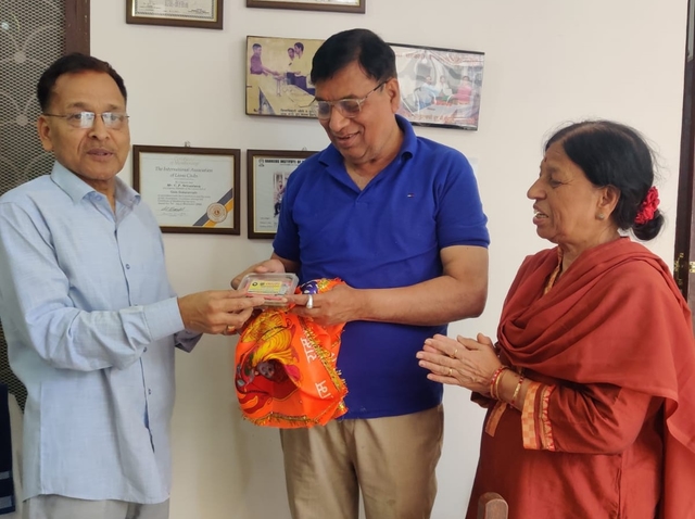 Homestay hosts warmly greet visitors with souvenirs and gifts as a token of hospitality 