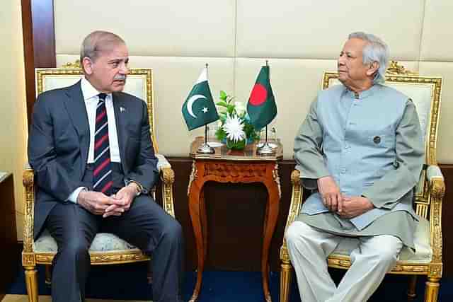 Pakistan PM Shehbaz Sharif and Bangladesh interim head Muhammad Yunus (File Photo)