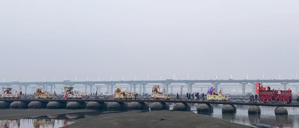 Grand processions by Akharas to mark their entry into the Kumbh area.