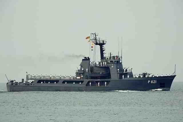 Sri Lanka Navy's ship (Wikimedia Commons)