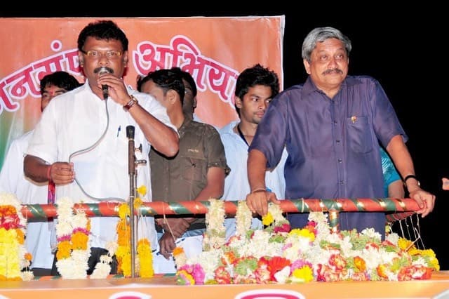 A young Sanket Arsekar with former chief minister, late Manohar Parrikar. Undated. (Photo: Facebook/Sanket Arsekar)