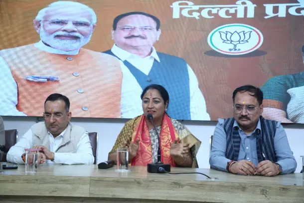 Delhi CM Rekha Gupta (middle)