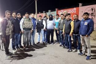 Arrested terrorist along with UP STF officials (Source: @Uppolice)