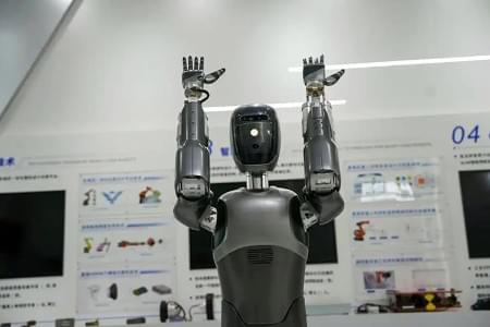 China’s Midea Shows Off Prototype Humanoid Robot