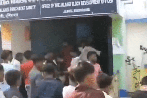 Governor Urges Calm as Protests Over Waqf Amendment Escalate in Several Districts Governor Urges Calm as Protests Over Waqf Amendment Escalate in Several Districts