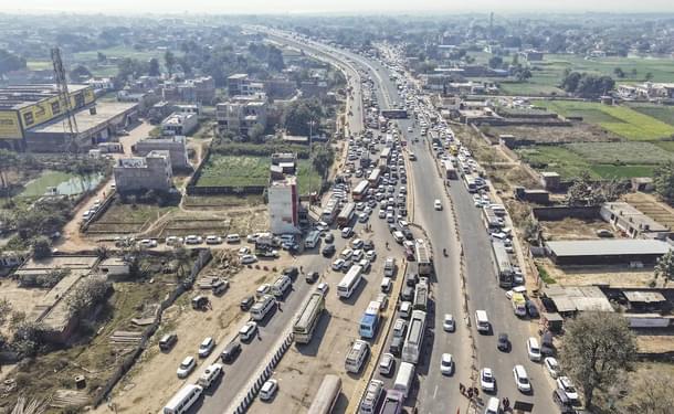 Jam on roads connecting Madhya Pradesh to Prayagraj during Maha Kumbh
