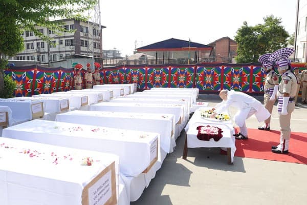 Home Minister Amit Shah lays wreath for the tourists killed in Pahalgam terror attack.