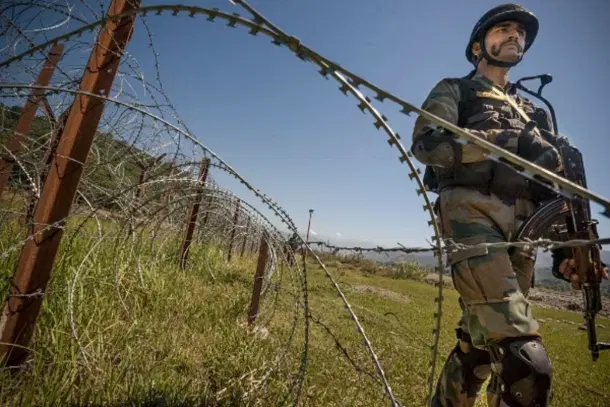 An Indian Army soldier patrols on the fence near the India-Pakistan LOC  (Gurinder Osan/Hindustan Times via Getty Images) (Representative Image)