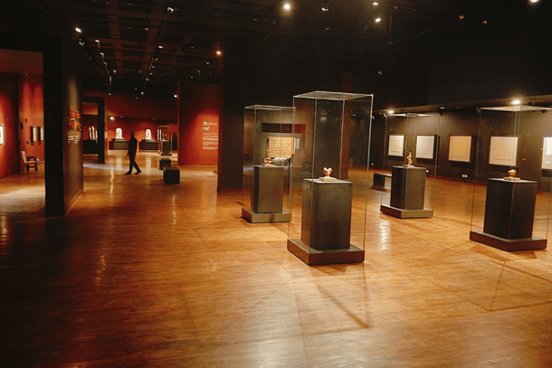 Gallery housing Didarganj Yakshi