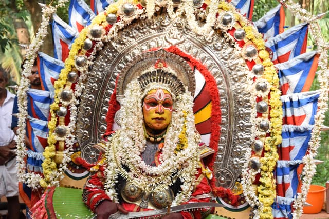 Jumadi Daiva (Source: Bharathesha Alasandemajalu, Wikimedia Commons)