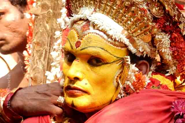 Medium of Malaraya Daiva (Wikimedia Commons)