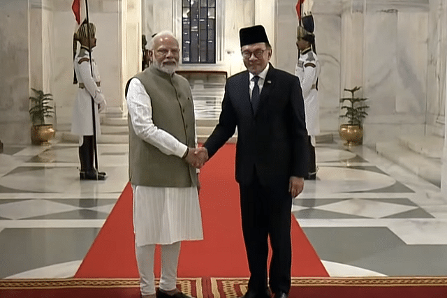 PM Modi with Malaysian PM Anwar Ibrahim (File Photo)