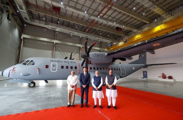 Gujarat CM Bhupendra Patel, Indian PM Narendra Modi, Spanish PM Pedro Sánchez, and Indian Defence Minister Rajnath Singh at the Tata-Airbus C-295 plant in Vadodara. 