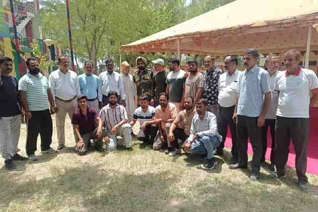 BSF training VDGs in Jammu and Kashmir (X/@bsf_jammu)