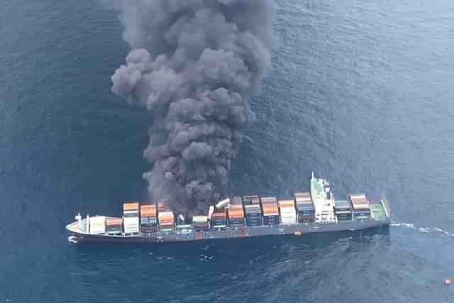  Explosion on Singapore flagged MV WANHAI503 (X/@IndiaCoastGuard)
