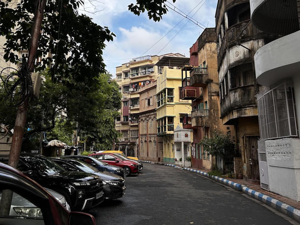 Residential lane in Bhawanipore
