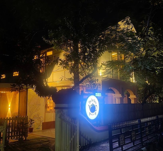 Uzan Bazar's Tea Story preserves the colonial-era aesthetic and warm lighting.