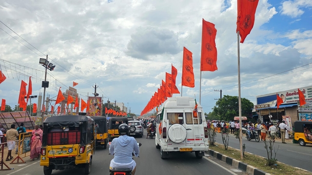 Flags of Hindu Munnani lining the road leading up to the venue (Saravanaprasad Balasubramanian)