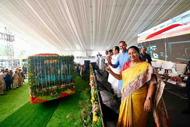DEVI E-Buses flagged off by Delhi CM Rekha Gupta