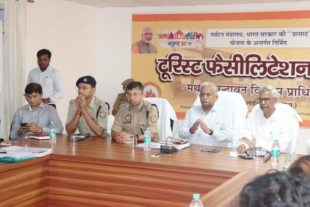 Awanish Awasthi in meeting on Banke Bihari corridor