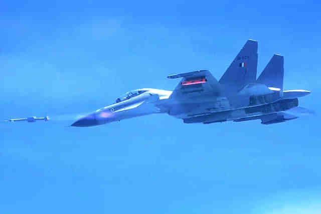 Astra missile fired from an IAF Sukhoi Su-30 MKI fighter jet (File Photo) (Pic via Wikipedia)