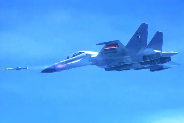 Astra missile fired from an IAF Sukhoi Su-30 MKI fighter jet (File Photo) (Pic via Wikipedia)