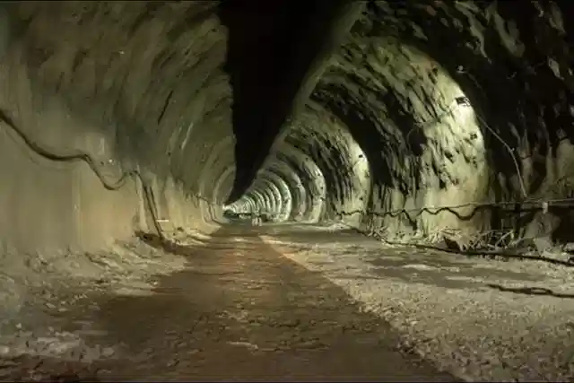 Picture of the undersea tunnel (PIB)
