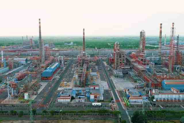 EU officials unveil the 18th sanctions package targeting Russia’s energy revenues. (Pic Via X)

