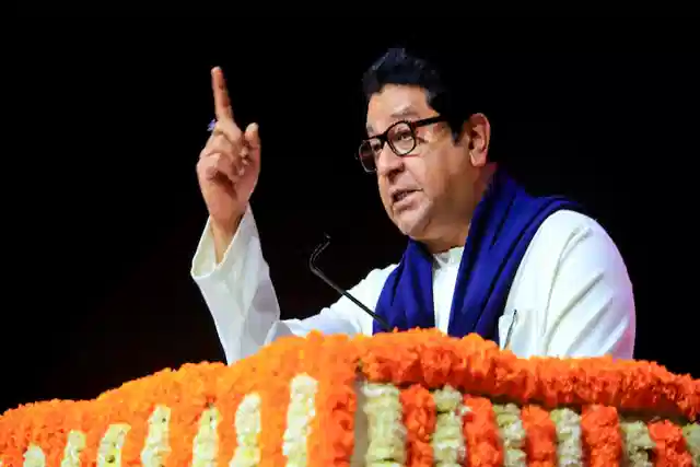 MNS chief Raj Thackeray addresses a public rally in Mira-Bhayandar, warning against the imposition of Hindi in Maharashtra schools. (Pic Via X)