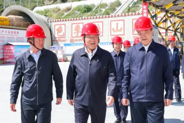Chinese premier Le Keqiang announced the launch of mega dam construction (Pic Via Xinhua)