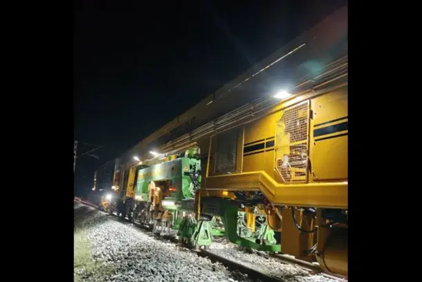 Tamping machine working in valley section