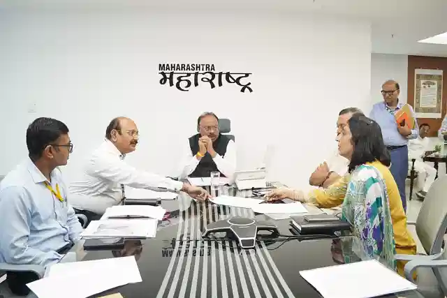 Revenue Minister Chandrashekhar Bawankule reviews the action plan to cancel fake birth certificates in Maharashtra. (Pic Via X)