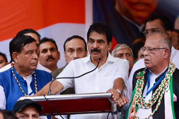 Congress MP KC Venugopal alleged the flight narrowly avoided a runway collision during landing. (Pic Via x)