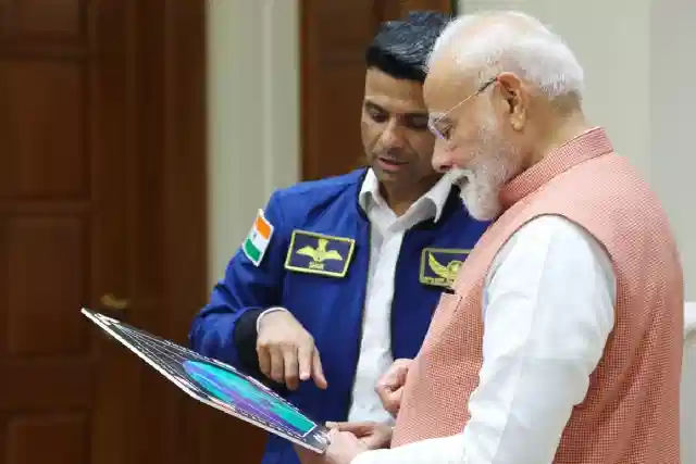 Shubhanshu Shukla meets PM Modi (X/@narendramodi)
