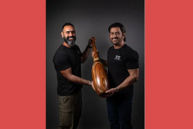 MS Dhoni with a Tagda Raho