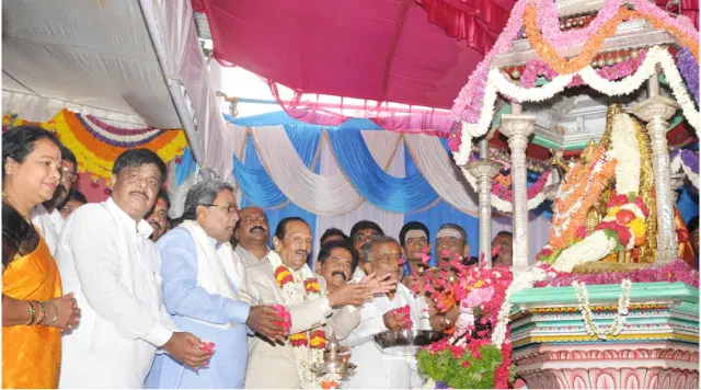 Nissar Ahmmed showering petals on Goddess Chamundeswari.